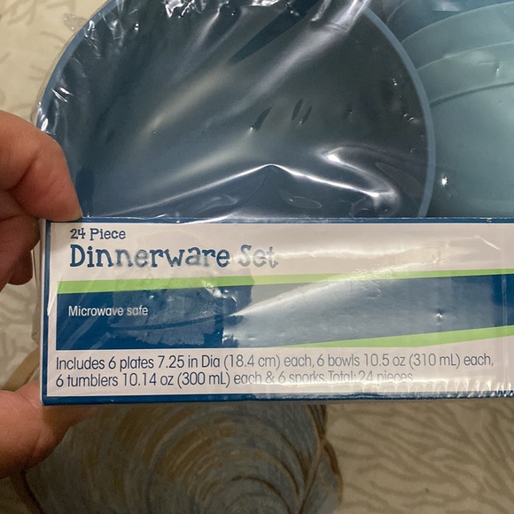 24 pc  Kids Dinnerware set - Picture 2 of 2